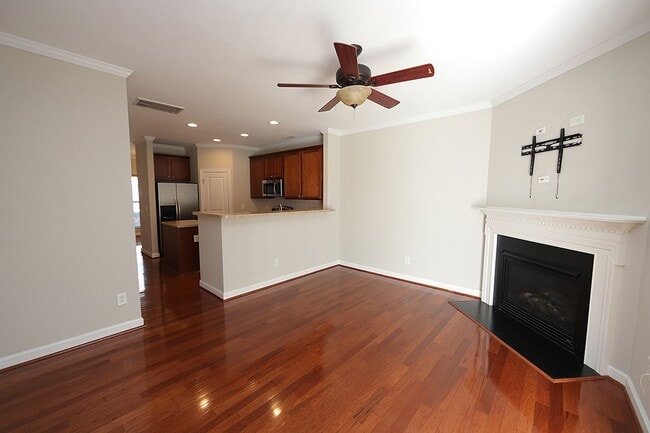 Building Photo - North Raleigh Townhome just off Glenwood Avenue + Ebenezer Church