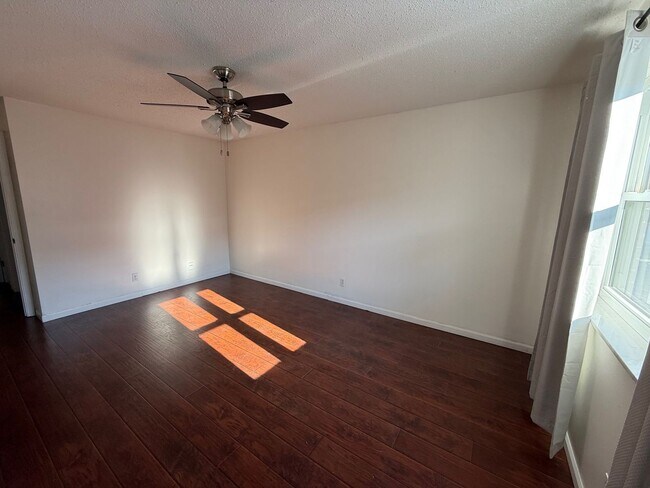 Building Photo - Grants Farm Condo!