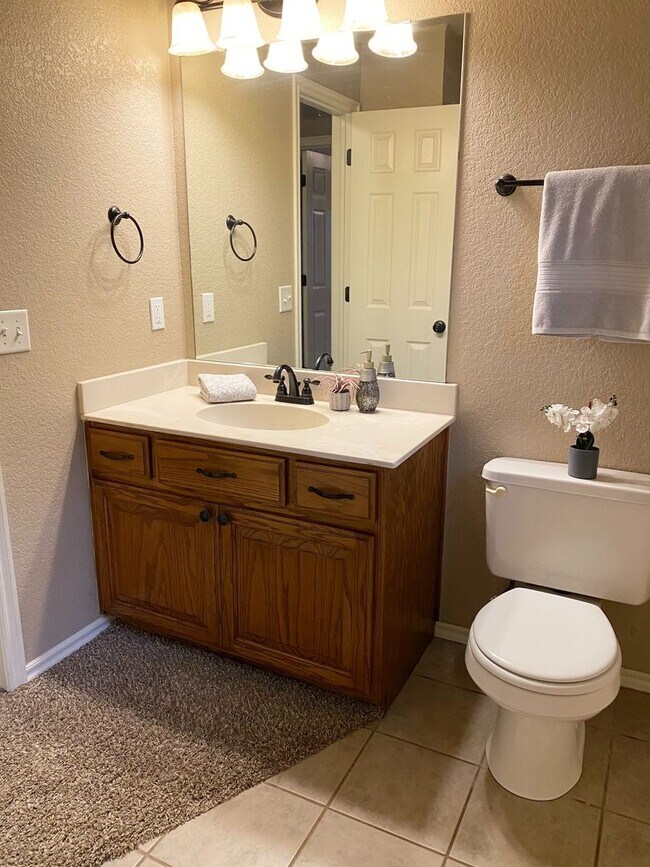 Building Photo - Great Family Home in the Heatherwood Addit...