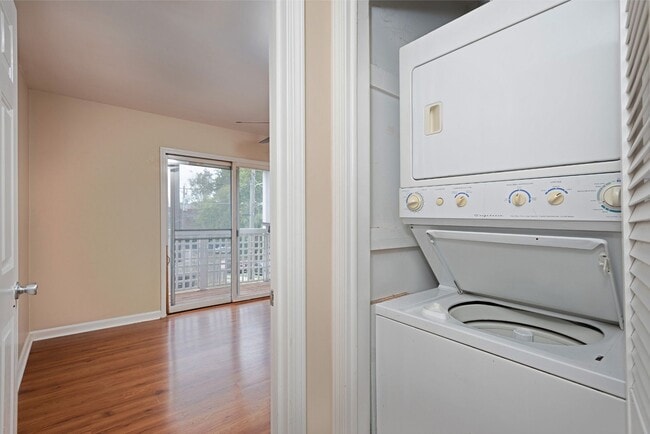 Building Photo - Updated Condo Steps from Vanderbilt with P...