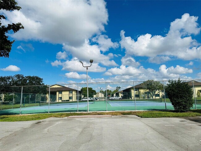 Building Photo - 10046 Winding Lake Rd