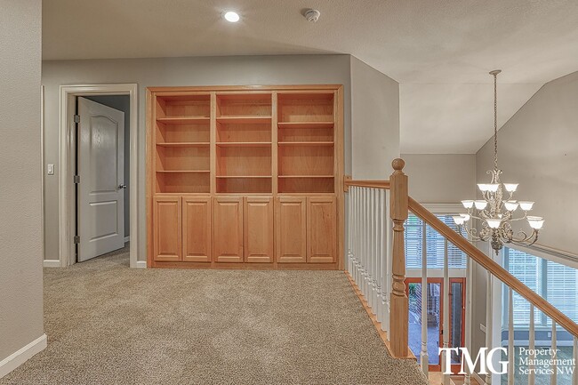 Building Photo - Stunning Home in Sought-After Ashley Heights!