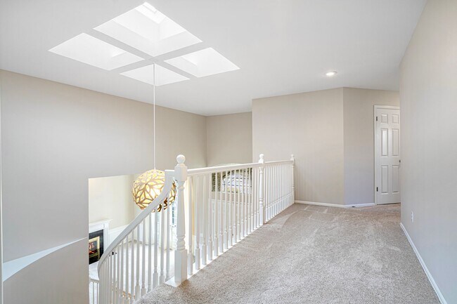 Building Photo - Spacious 5 Bedroom 3 Bath Home w/ 3-Car Garage and New Updates!