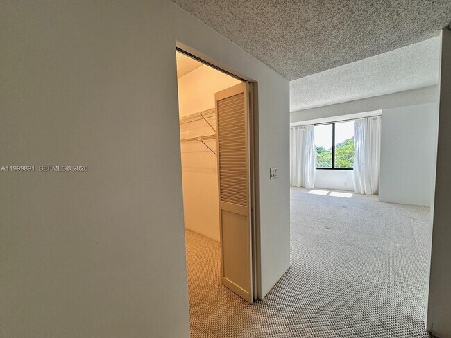 Building Photo - 201 Crandon Blvd