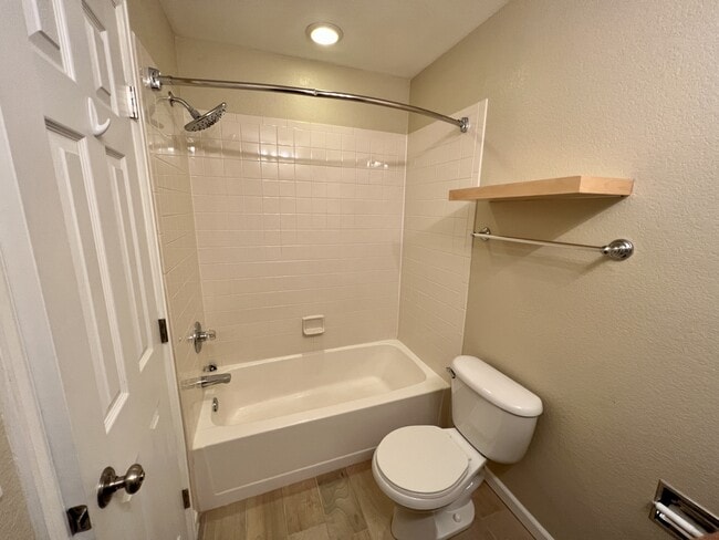 Building Photo - 5225 White Willow Dr