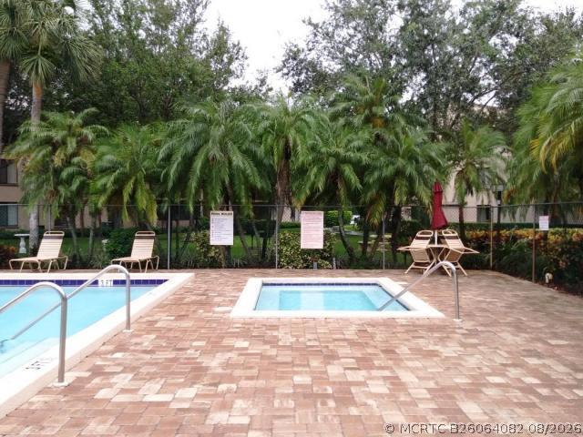 Building Photo - 201 Foxtail Dr
