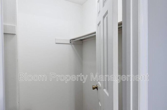 Building Photo - 579 Travelers Blvd