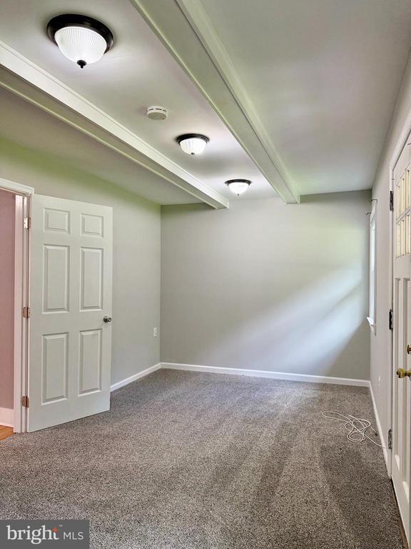 Building Photo - 5865 Websters Way