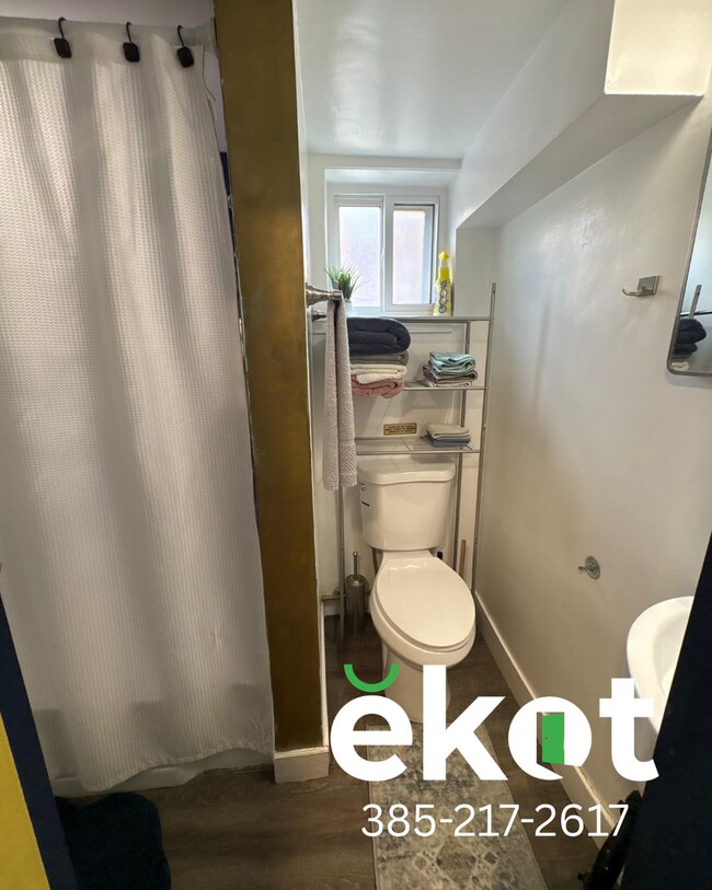 Building Photo - Birtok-500 South-1267