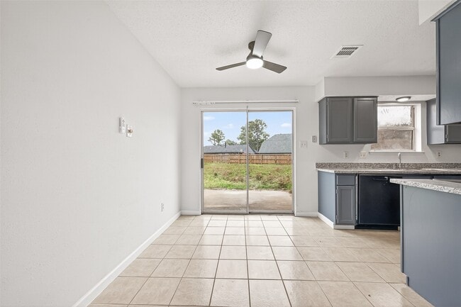 Building Photo - 7523 La Pl Dr