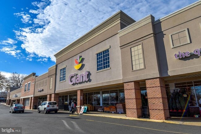 Building Photo - 7104 Old Dominion Dr