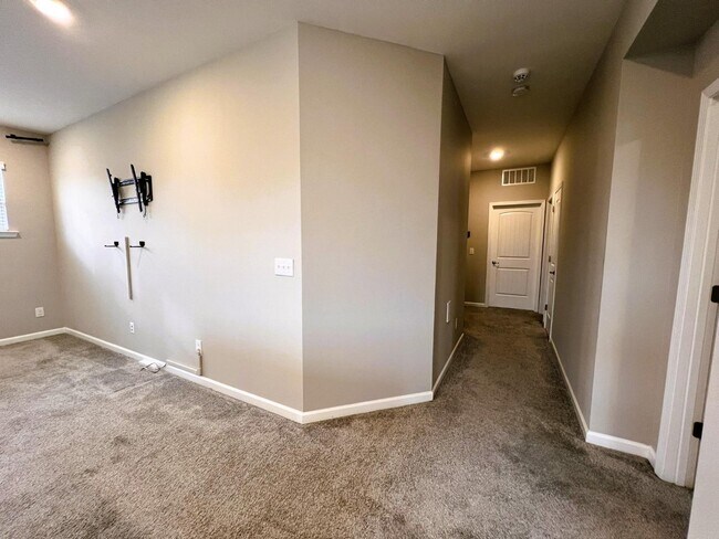 Building Photo - 146 Willow Grove Ln