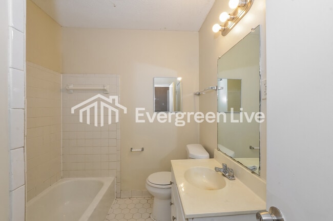 Building Photo - 5070 Quince Rd