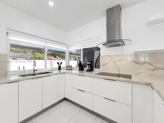 Building Photo - 6951 Miami Lakeway S