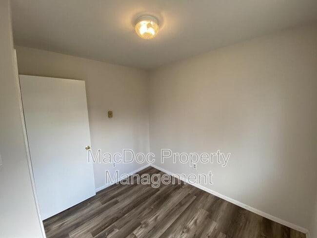Building Photo - 6037 Rosedale Dr