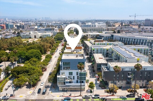 Building Photo - 1705 Ocean Ave