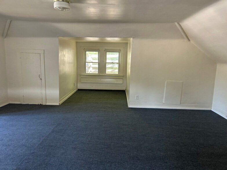 Building Photo - 485 Allyn St