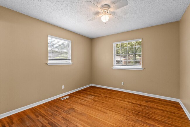 Building Photo - 6412 Chippewa Dr