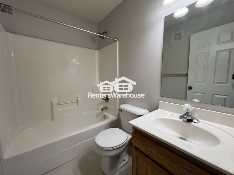 Building Photo - 17343 River Birch Ln S E