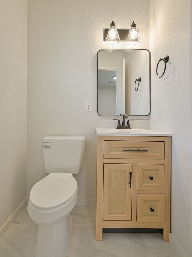 Building Photo - 416 Betty Ln