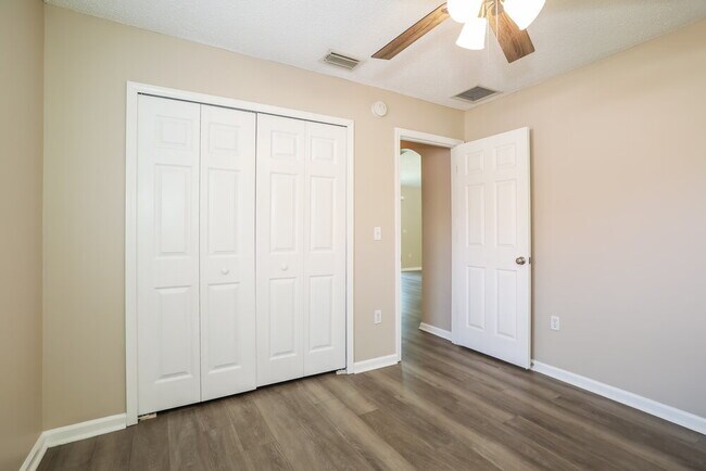 Building Photo - 3621 Arava Dr