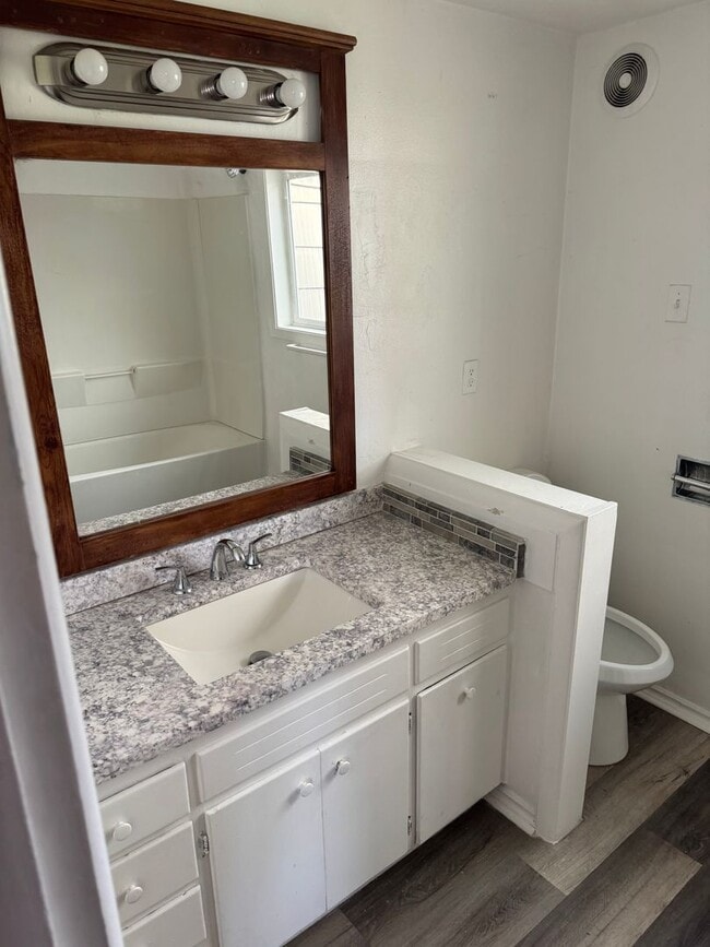 Building Photo - Great single level Home