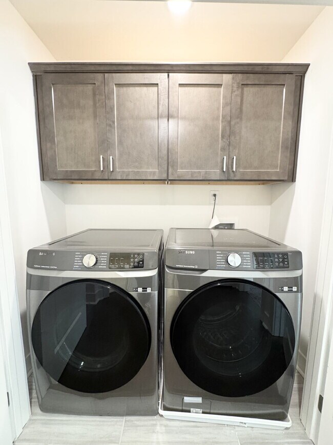 Building Photo - Stylish 3BR Townhome with Private Yard & T...