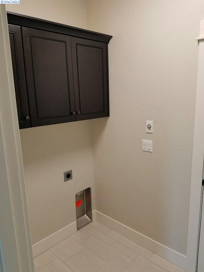 Building Photo - Newer Construction Townhouse in Horn Rapids