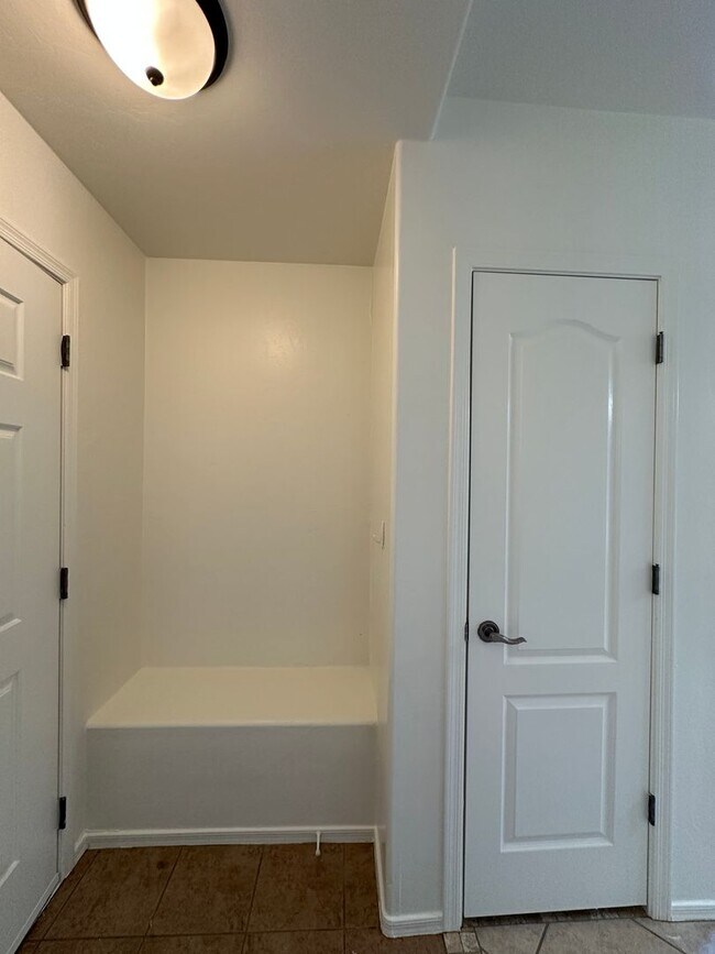 Building Photo - Beautiful 3 Bed 2 Bath House!!