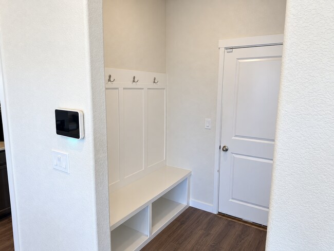 Building Photo - 5174 Roundhouse Dr