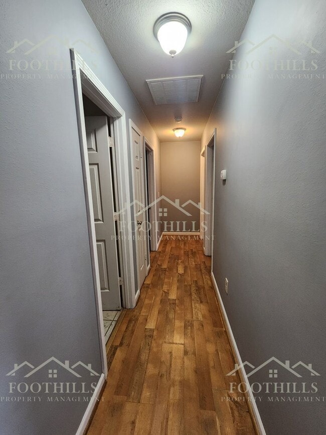 Building Photo - 438 Old Colony Rd