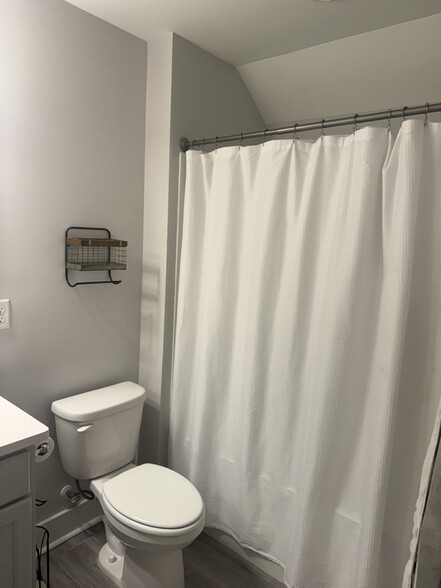 Building Photo - 2129 Sedges Ave