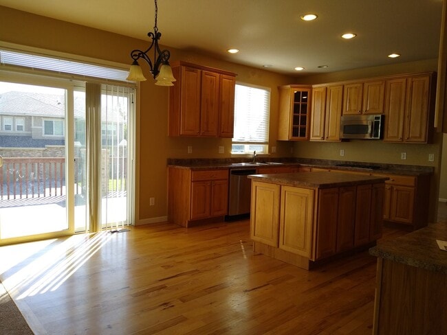 Building Photo - Absolutely Stunning West Arvada/Golden Gem...