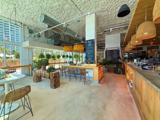 Building Photo - 2301 Collins Ave