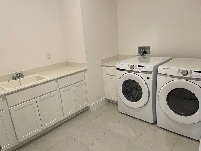 Building Photo - 10060 Dolphin Gull Cir