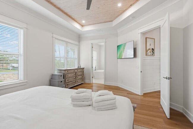 Building Photo - 304 Palm Beach Dr