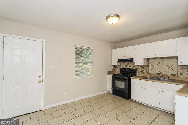 Building Photo - 599 Plainville Dr SW