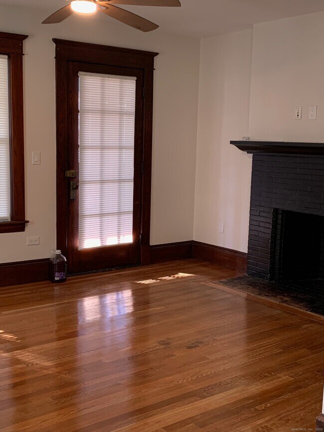 Building Photo - 641 White St