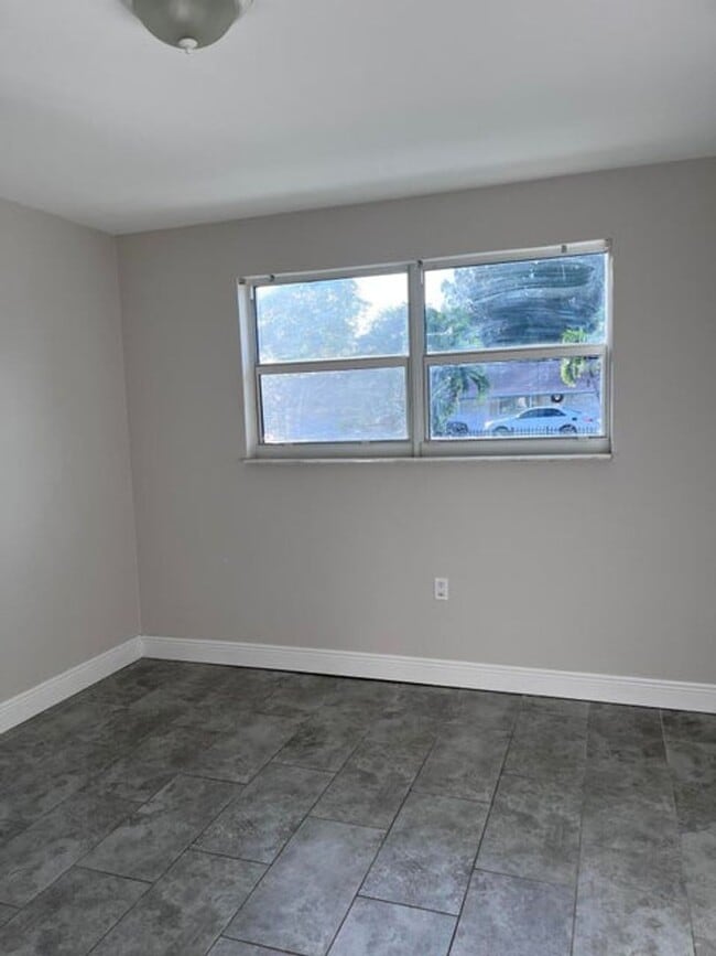 Building Photo - 8760 Lyndall Ln