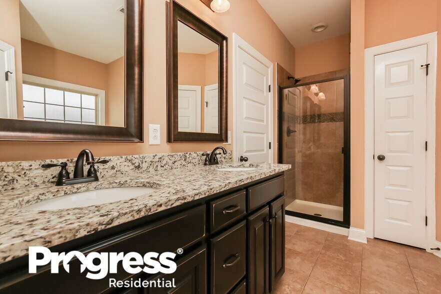 Building Photo - 1703 Drayton Dr