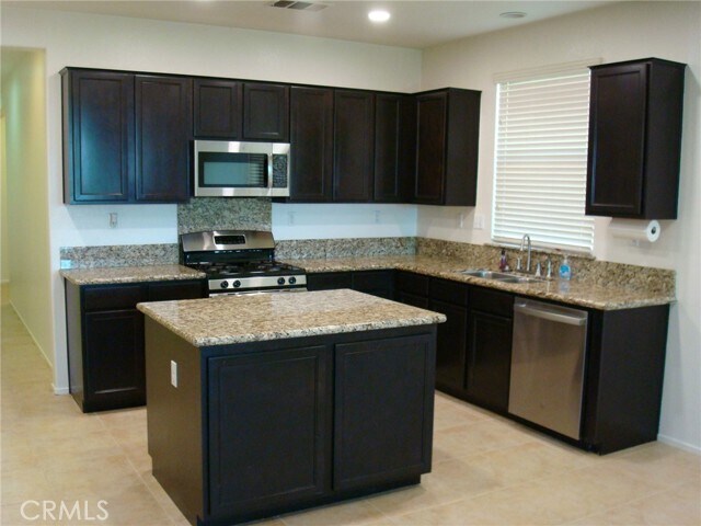 Building Photo - 38539 Divot Dr
