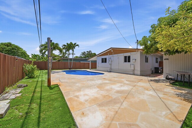 Building Photo - 4380 NW 59th Ct