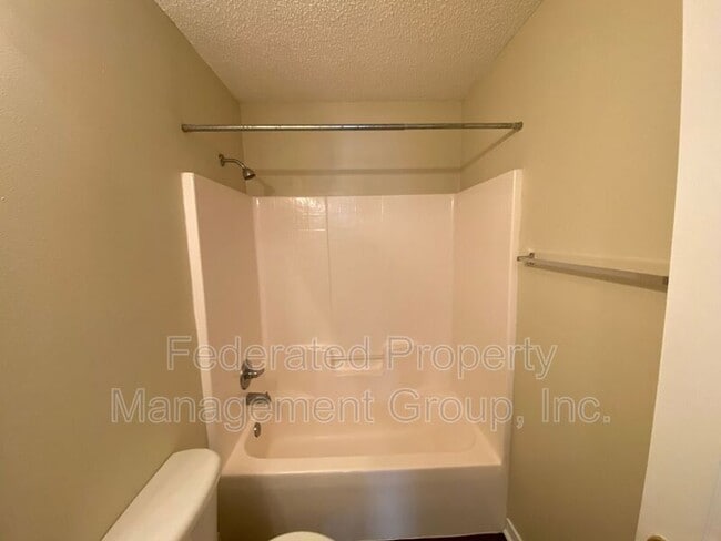 Building Photo - 2615 Creek Ridge Dr