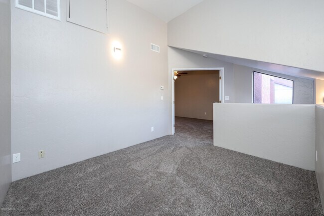 Building Photo - 4021 N Weimer Pl