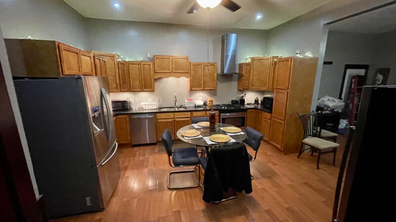 Building Photo - 1721 Clarendon Ave