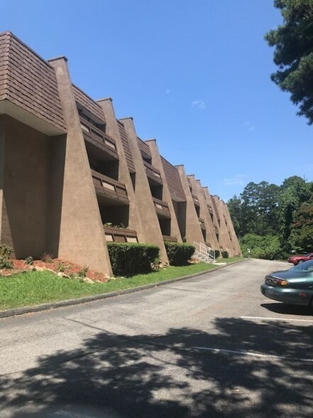 Building Photo - 915 S Seminole Dr