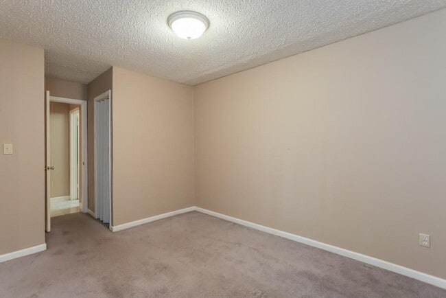 Building Photo - 3087 Balearic Dr SE