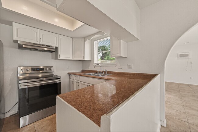 Building Photo - 6311 Tall Willow Dr