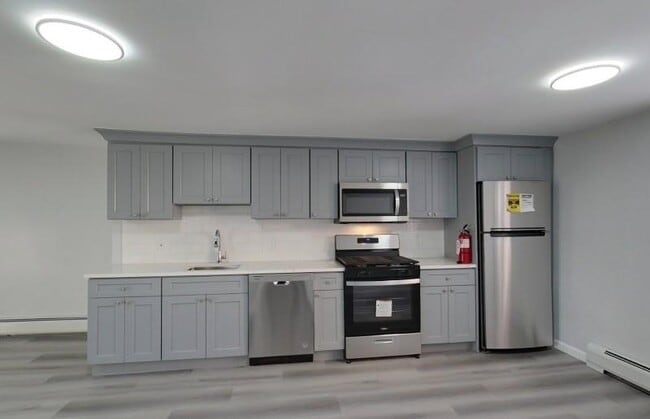 Building Photo - 130 1st St