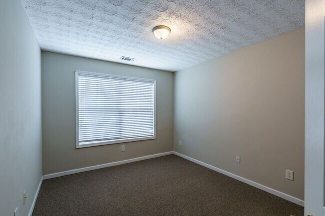 Building Photo - 321 Samuel Clemens Way